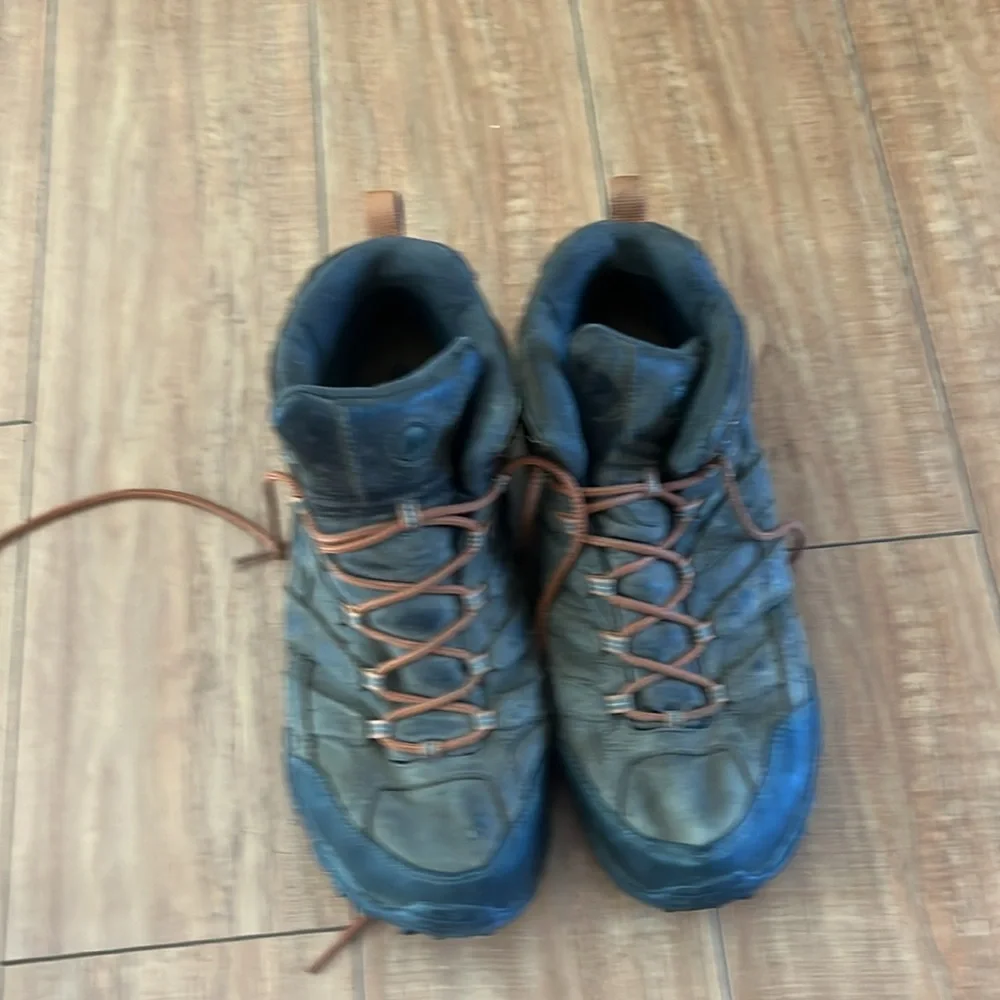 Selling shoes in size 12 and hats for most people. Interested?